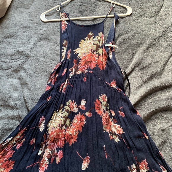 Urban Outfitter Kimchi Blue Floral Dress - Picture 6 of 7